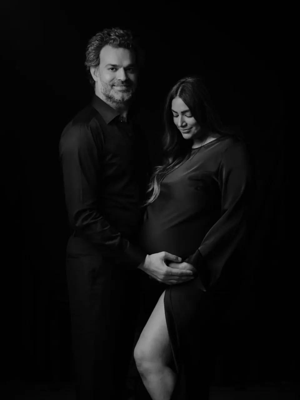 Under One Moon — Couple Maternity · Studio
